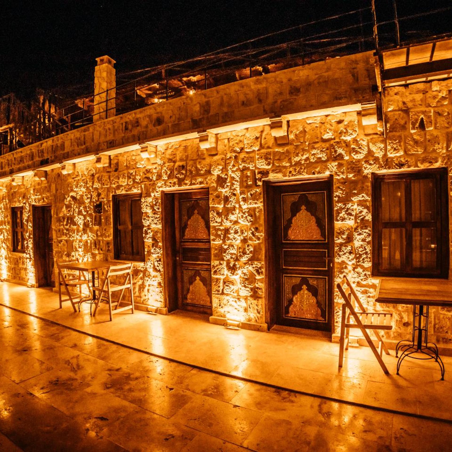 Vanessa Cave House 3/49