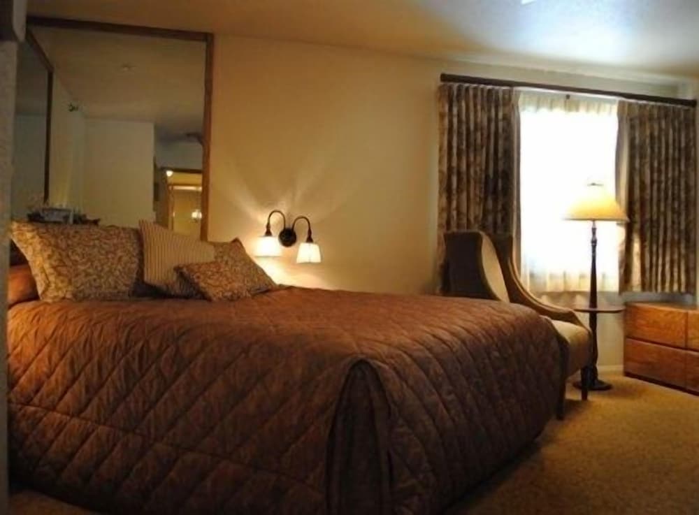 Getaways at Snow Lake Lodge 12/50