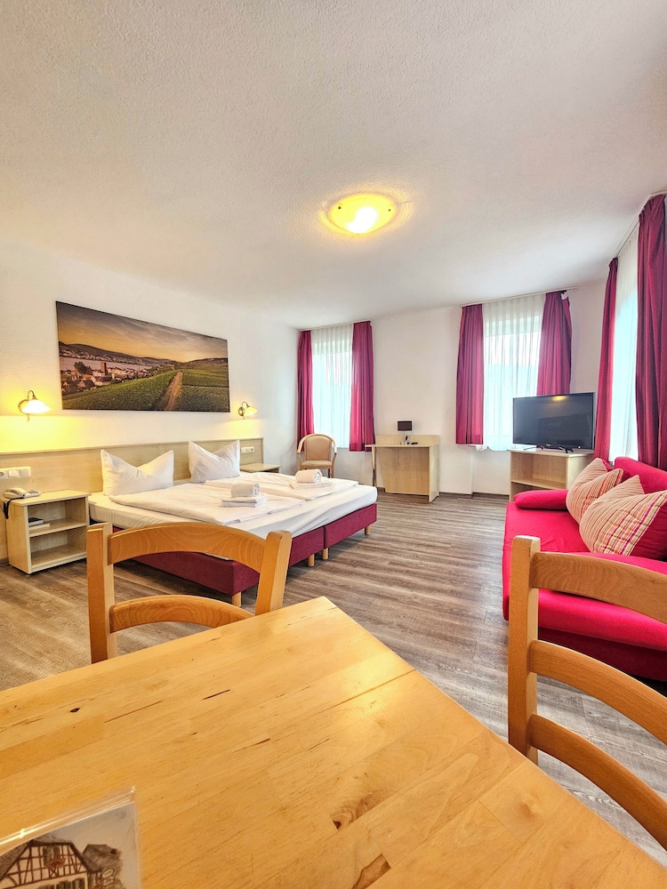 Historisches Hotel Weinrestaurant Zum Grünen Kranz 29/50