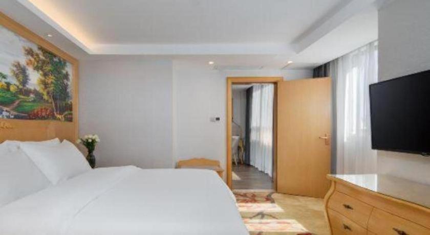 Vienna Hotel Huizhou (Huabianling Square Branch) 16/50