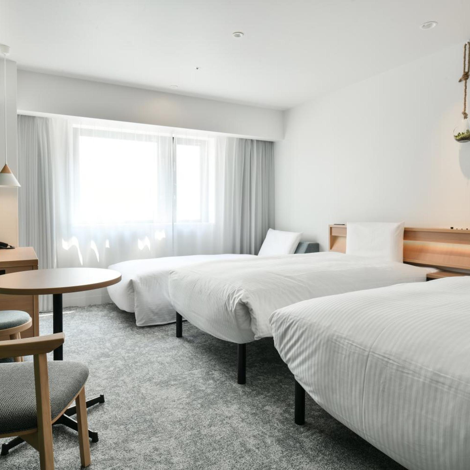 SUPERIOR, TWIN BEDS, SOFA