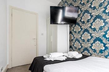 Budget, Double Bed, Shared Bathroom