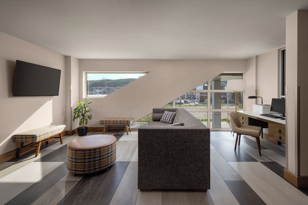 Pomeroy Hotel Fort McMurray 30/50