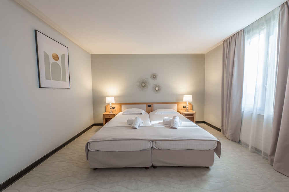 Best Western Plus Le Picardy Hotel & Spa 24/60