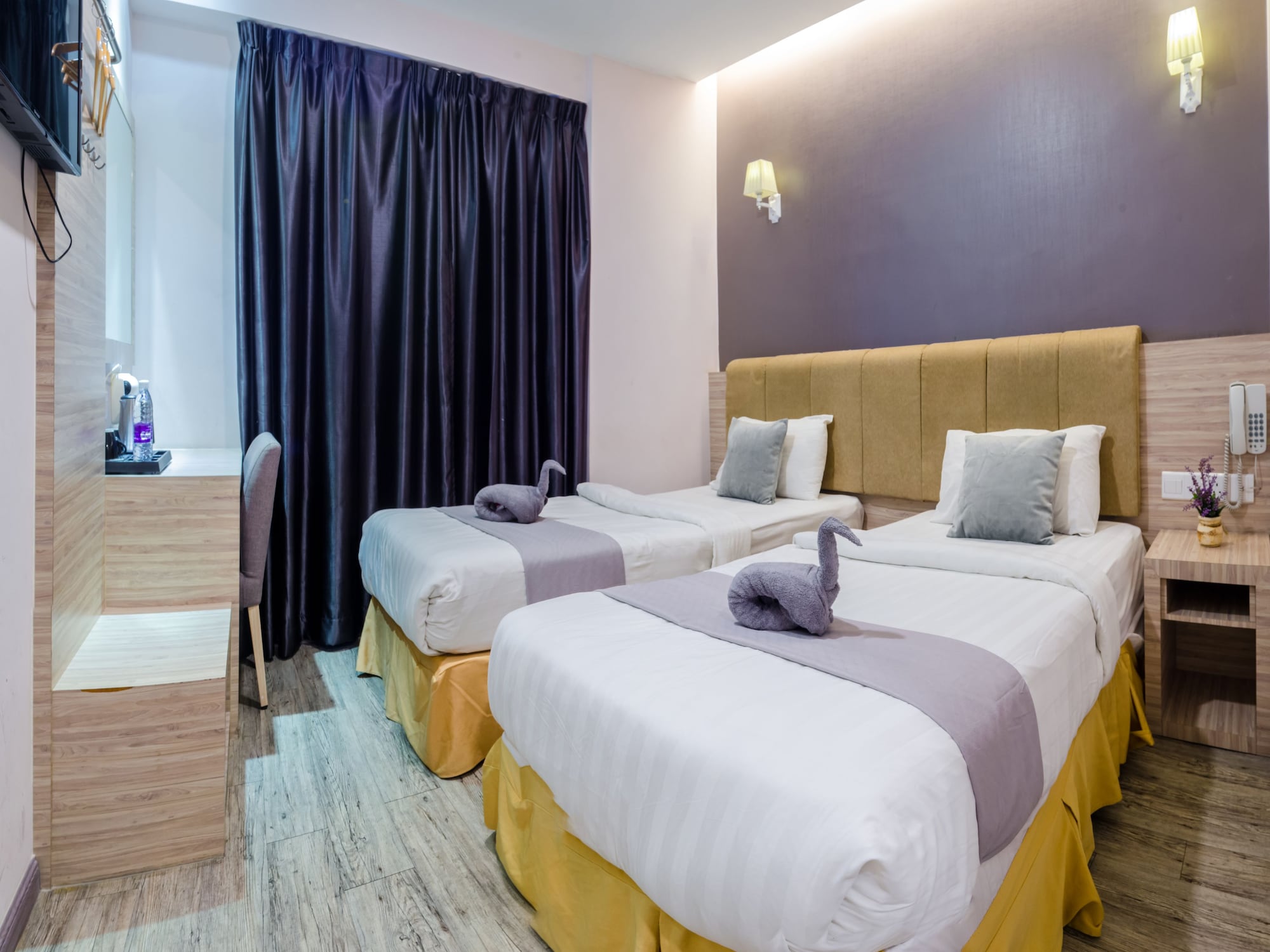 ROOM, TWIN BEDS