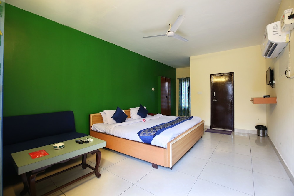 Oyo 4256 Hotel Rajmahal 3/16