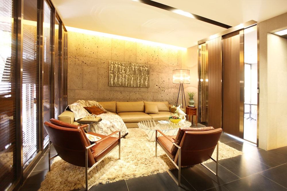 Vine Hotel 33/50