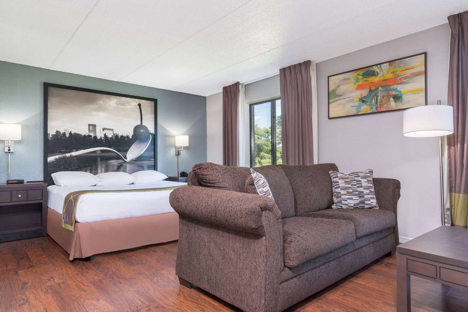 Super 8 by Wyndham Bloomington/Airport 20/31