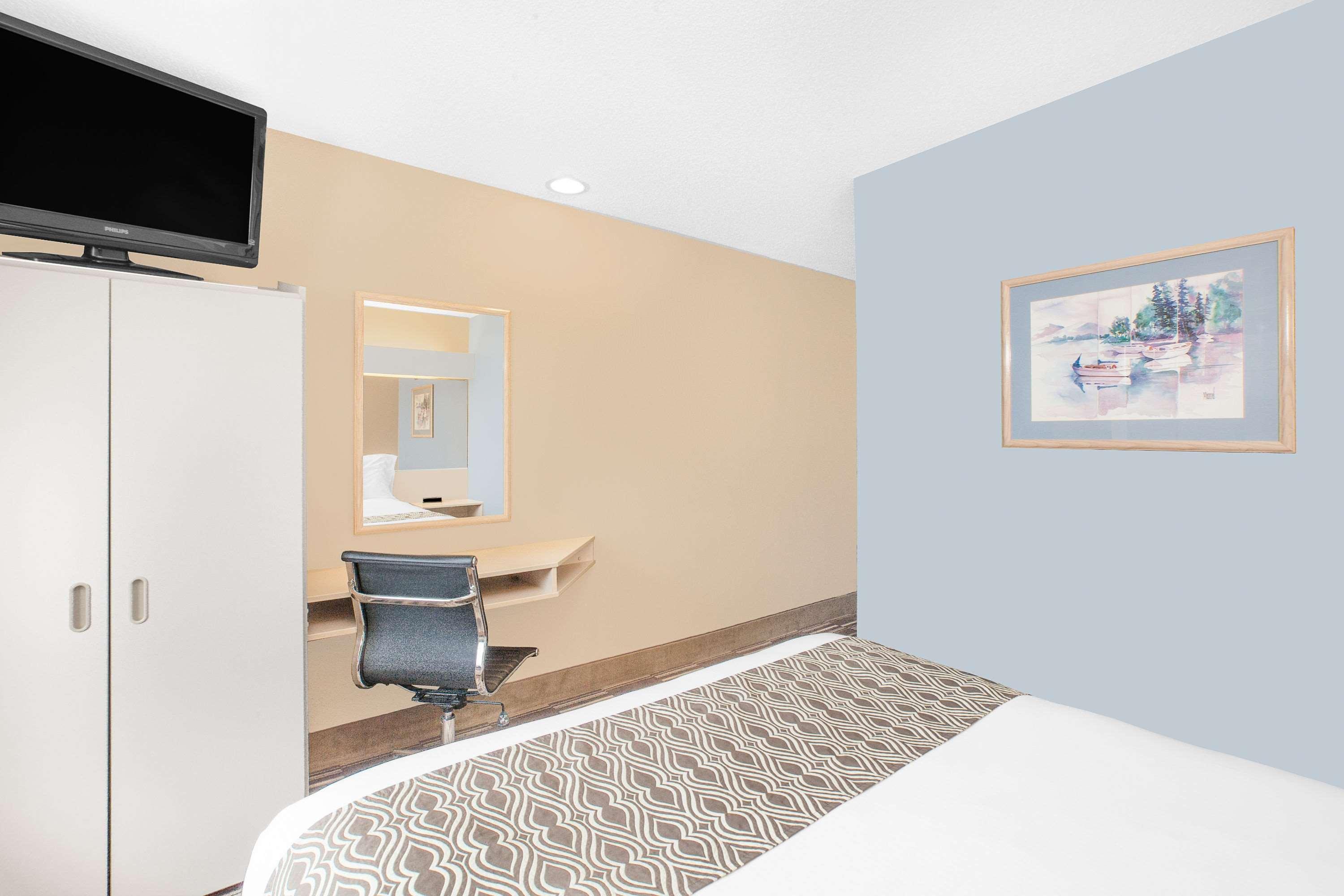 Microtel Inn & Suites By Wyndham Clear Lake 12/25