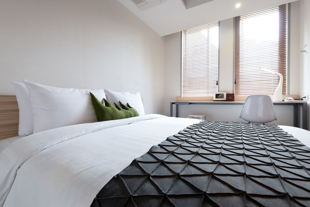 Metro Hotel Myeongdong 26/71