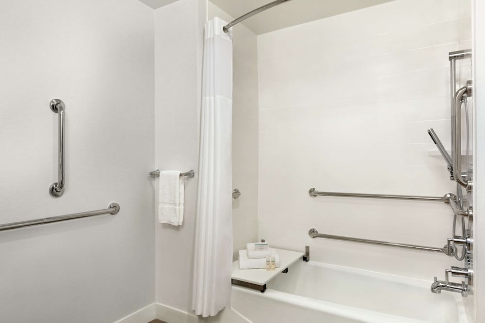 Hampton Inn Suites Johns Creek 12/47