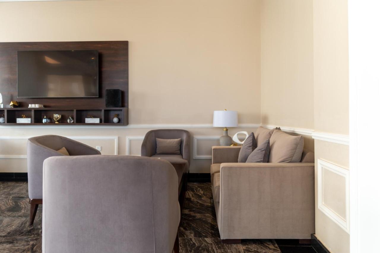 Fakhamat Al Dyafa - Serviced Apartments 47/53