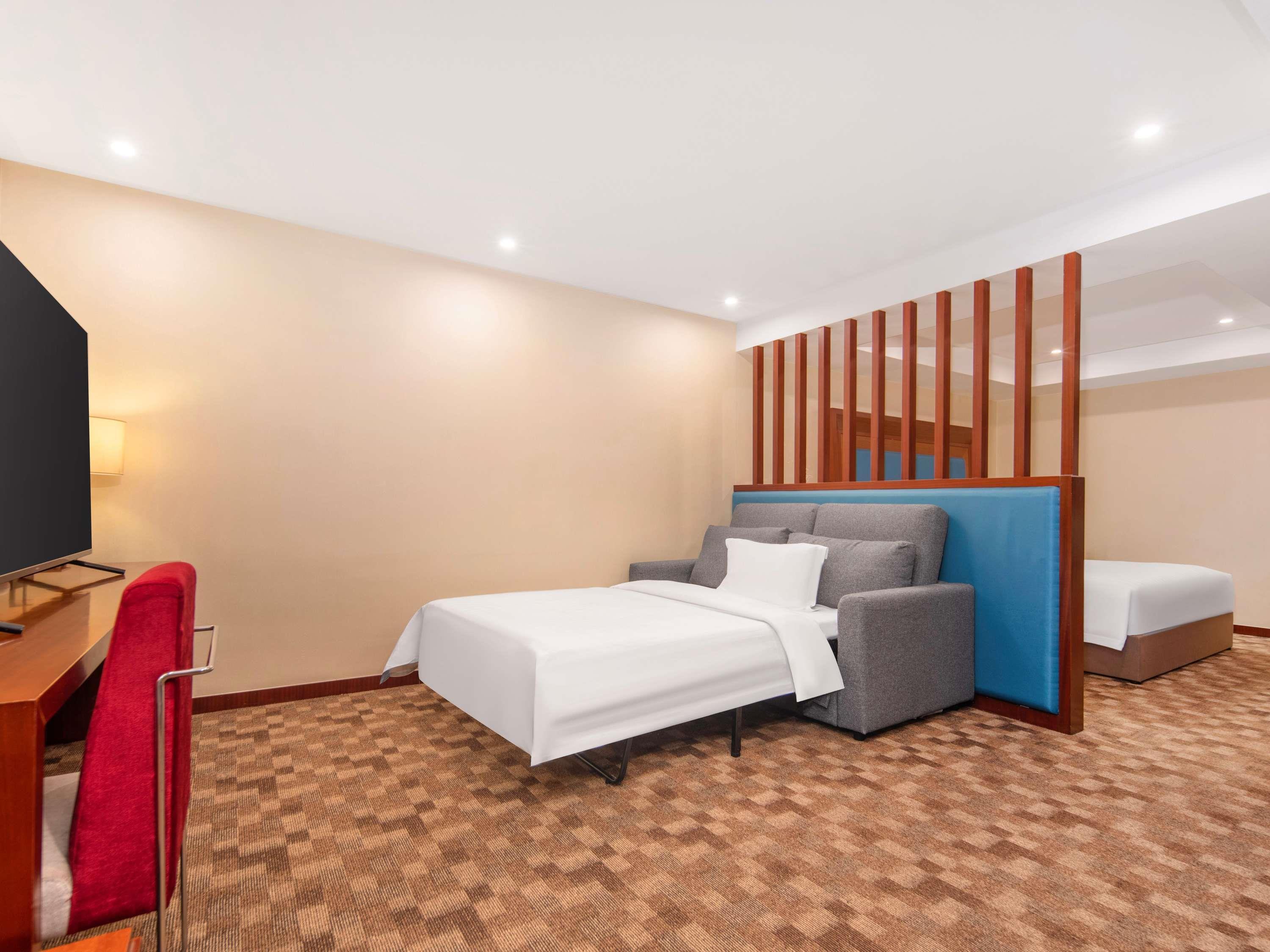 SUPERIOR, FAMILY, SINGLE BED, QUEEN BED