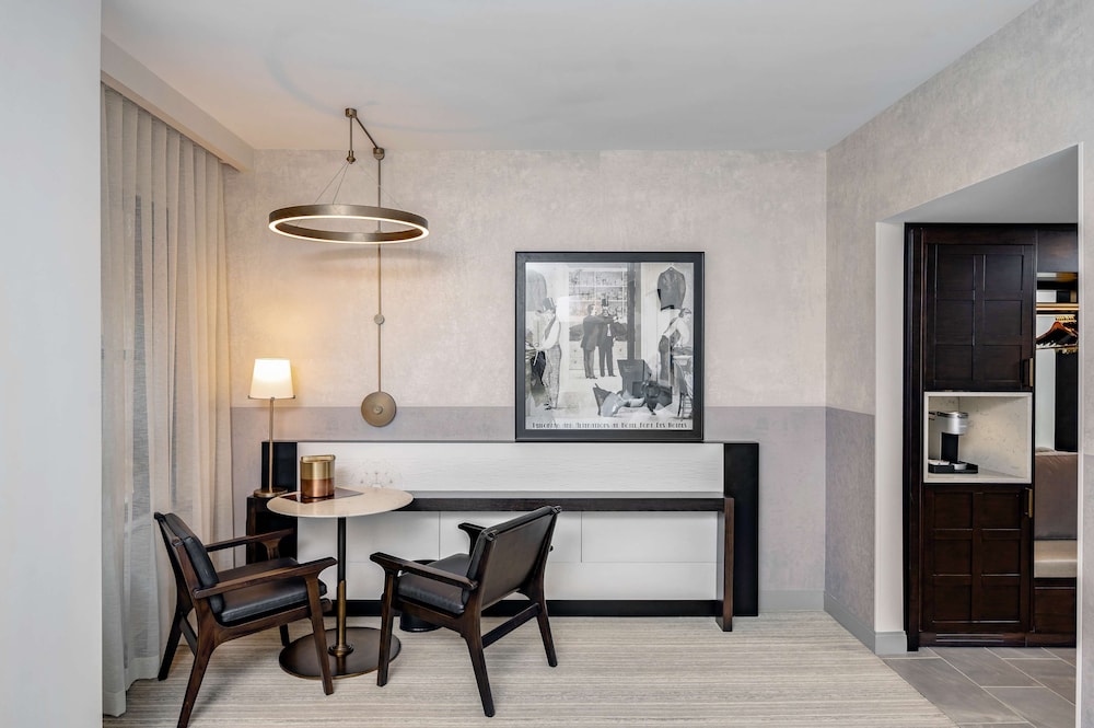 Hotel Fort Des Moines, Curio Collection by Hilton 49/81