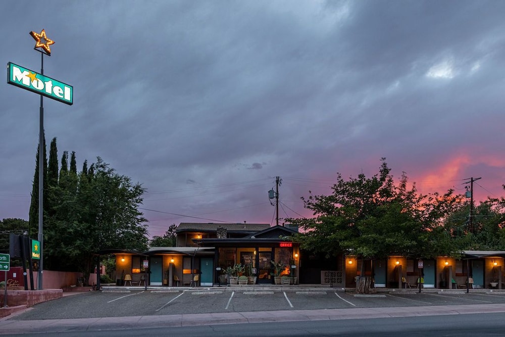 The Star Motel 2/39