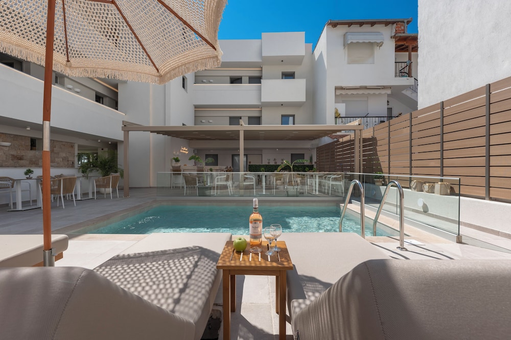 Sandy Seaside Suites 62/66