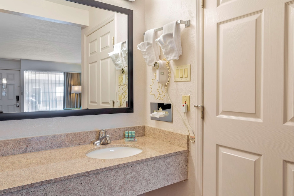 Best Western Hendersonville Inn 14/45
