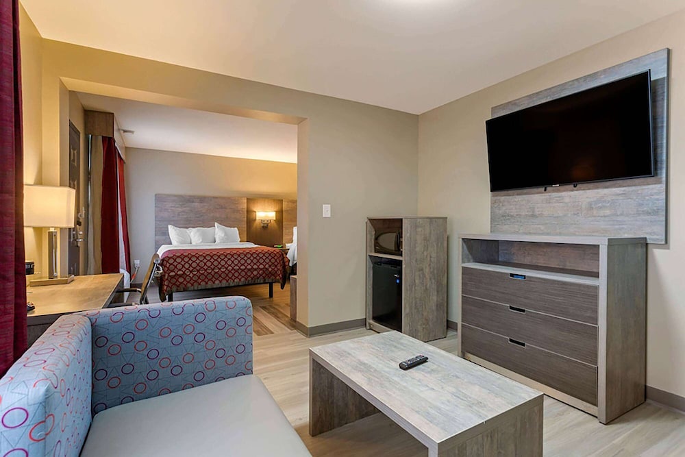 Days Inn & Suites by Wyndham Bowling Green 24/46