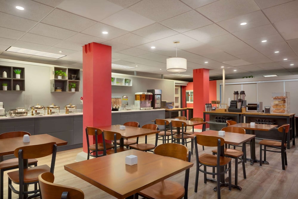 Ramada by Wyndham Oakland Downtown City Center 36/42