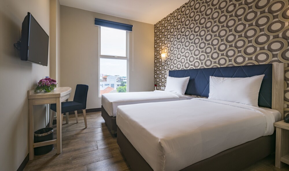 DELUXE, TWIN BEDS