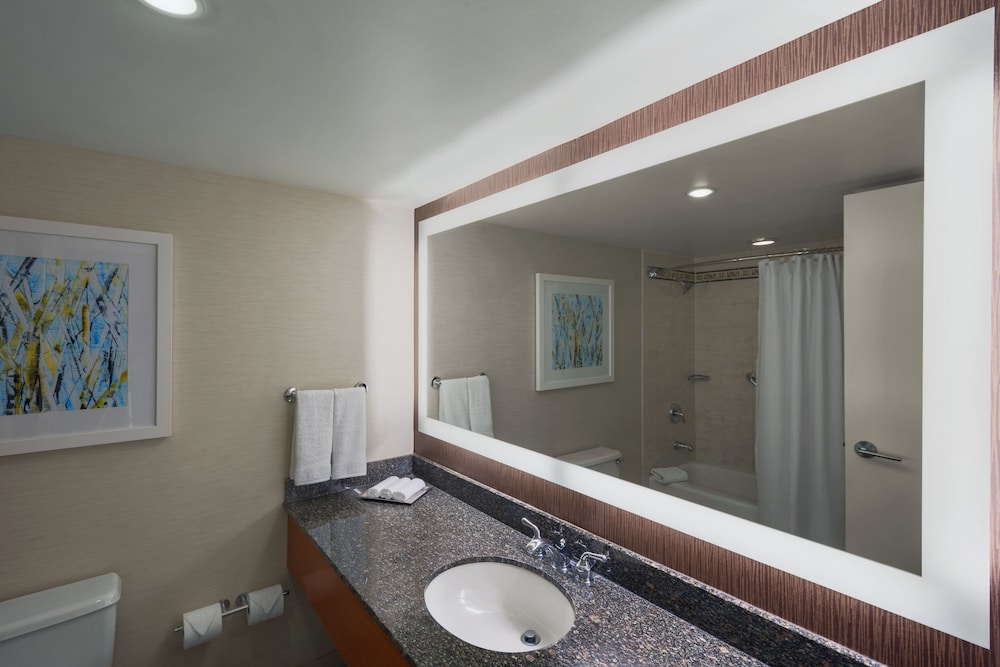 غرفة قياسية بسريرين كوين بإطلالة على الجبل، Hilton Salt Lake City Center 4/5