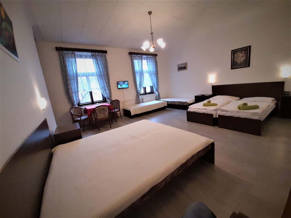 Hotel Olga 10/26