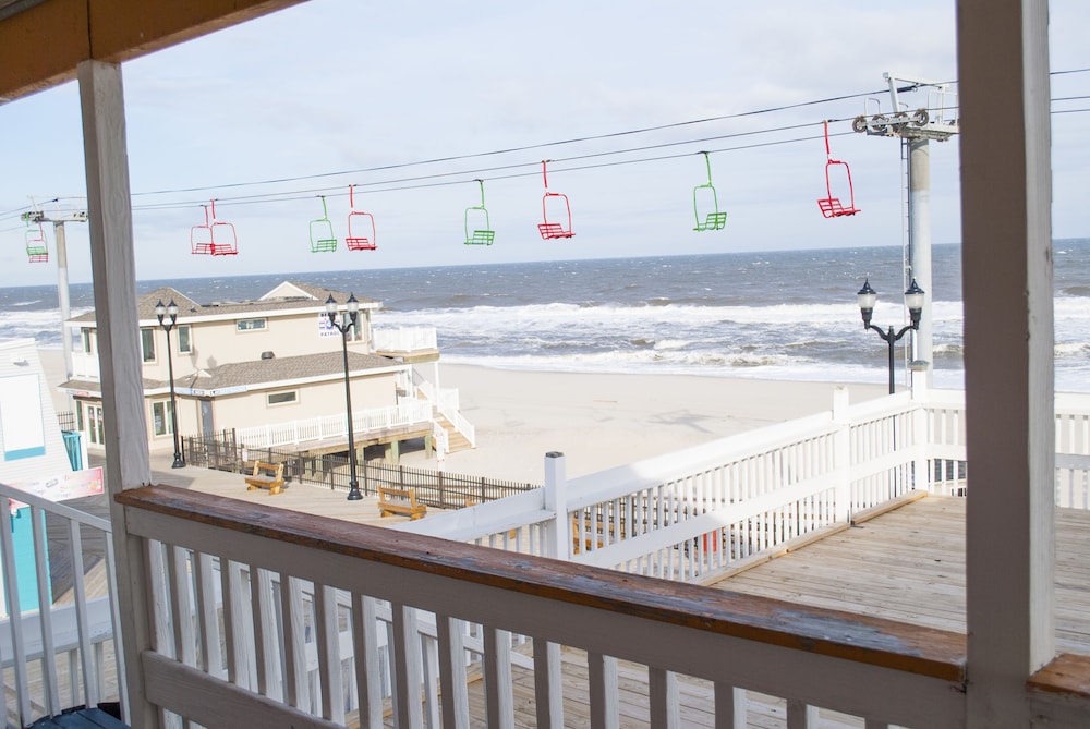 Boardwalk Hotel Charlee Beach House Rentals 2/50