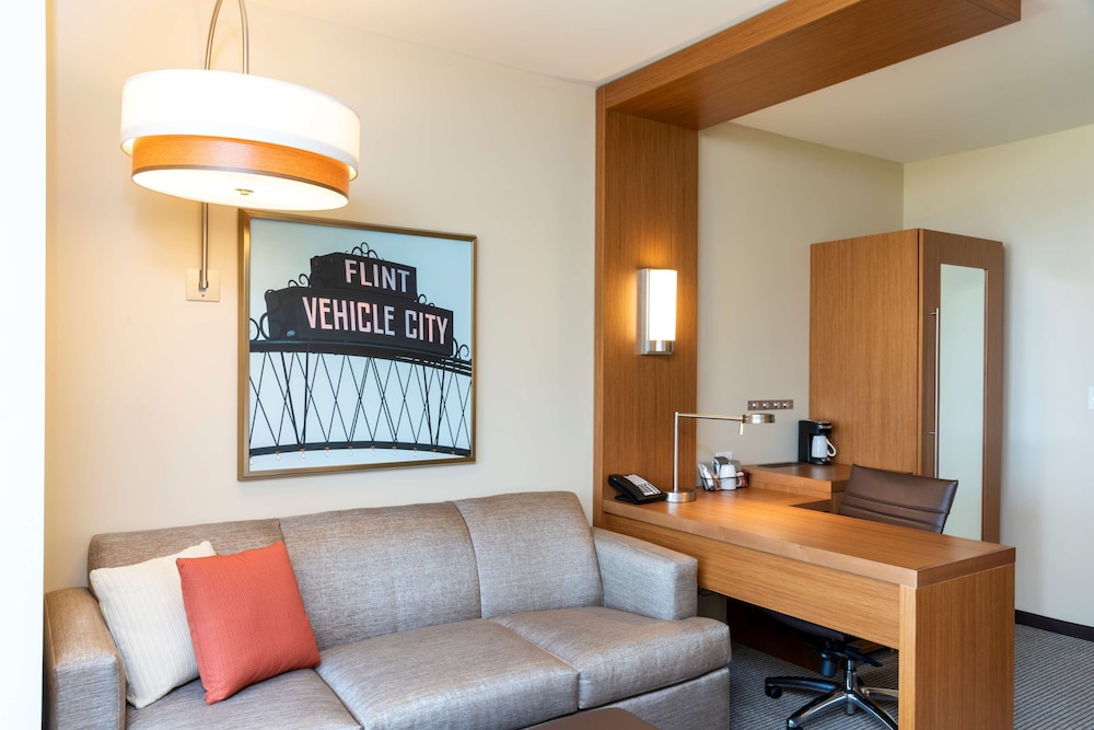 Hyatt Place Flint/Grand Blanc 24/47