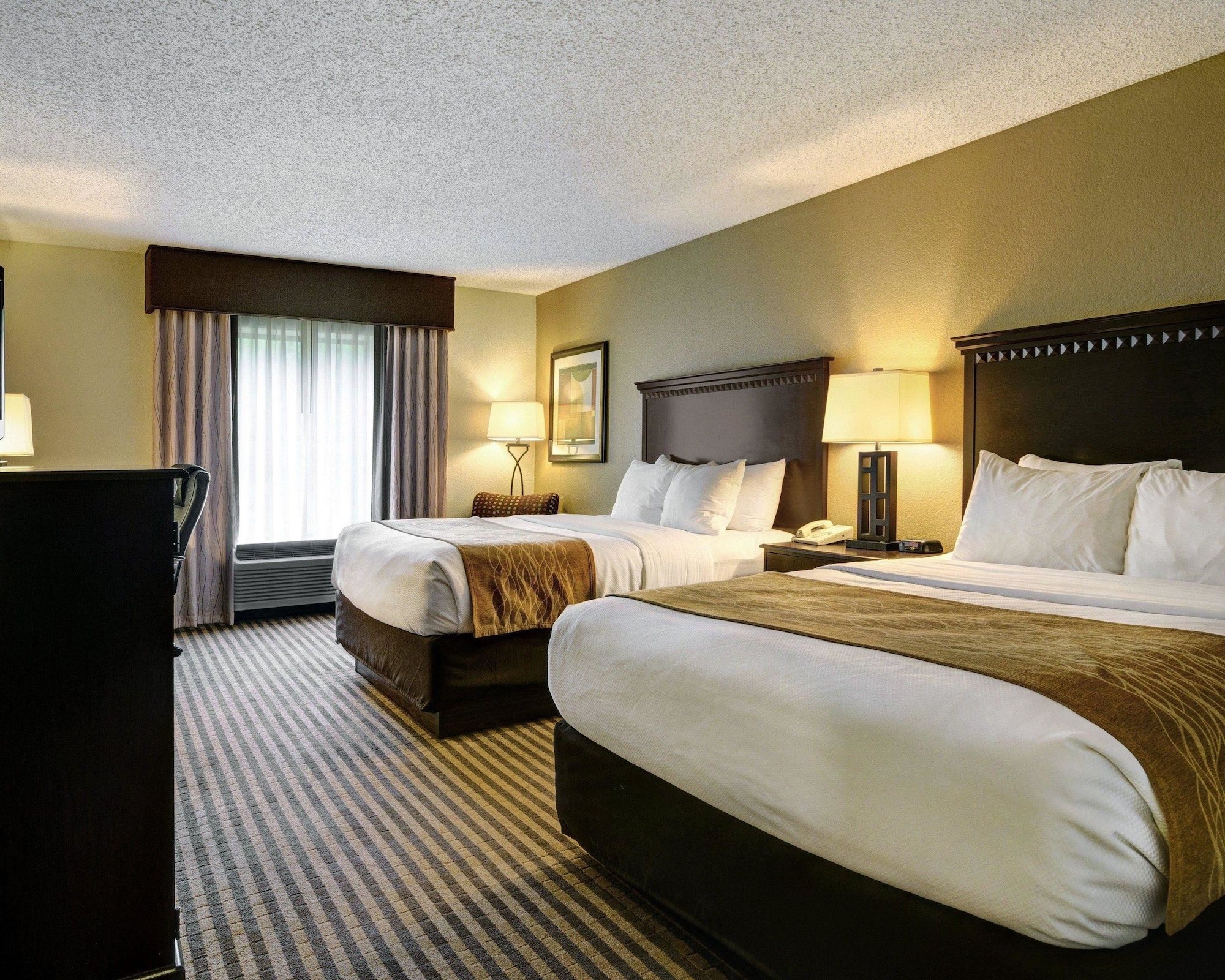 STANDARD, 2 QUEEN BEDS