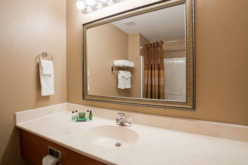 GrandStay Hotel and Conference 7/49