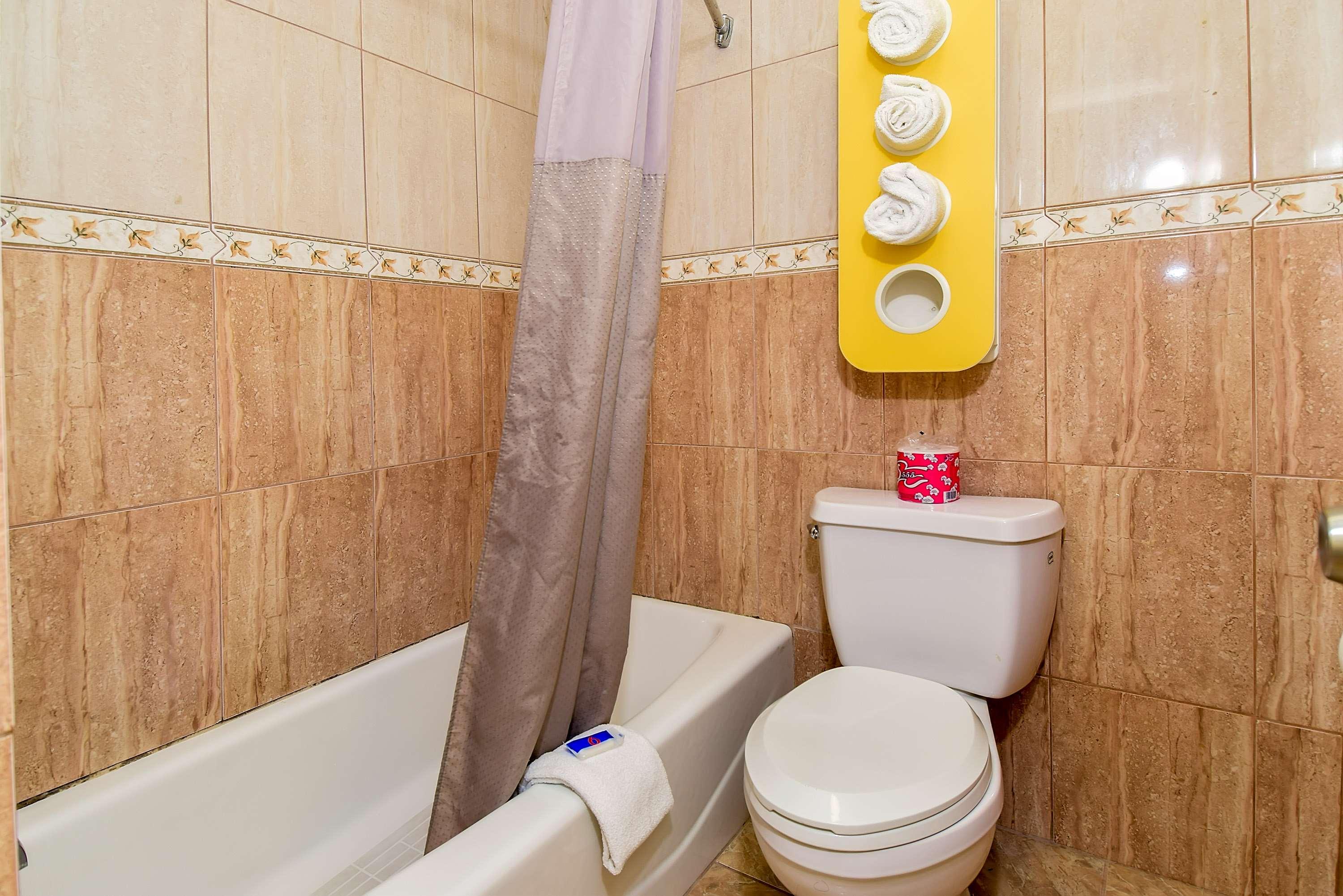 Motel6 Garden Grove, CA 39/40