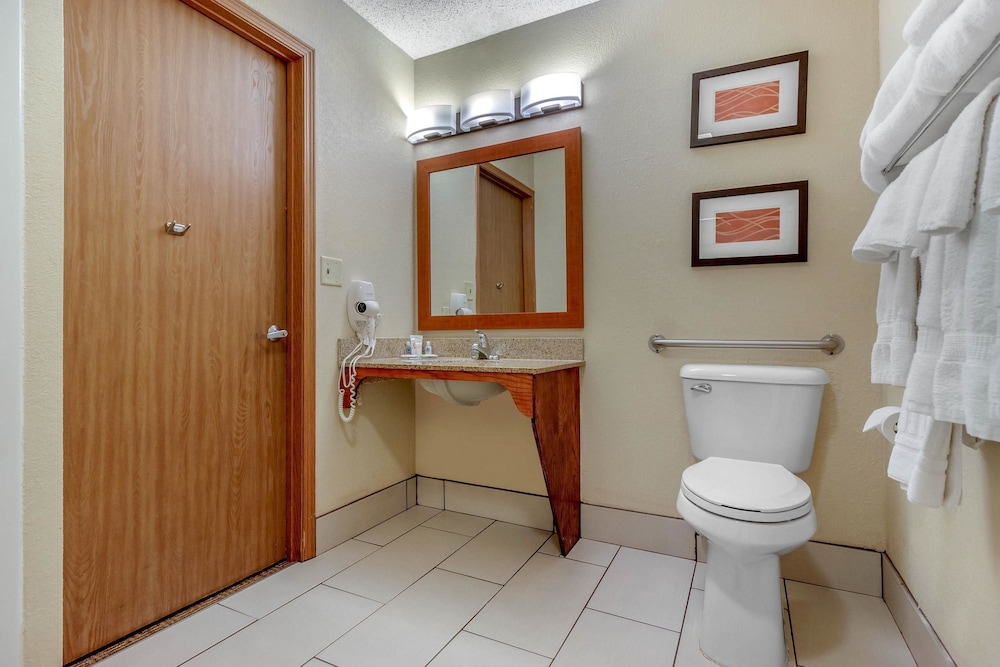 Comfort Inn and Suites Hays I-70 14/46