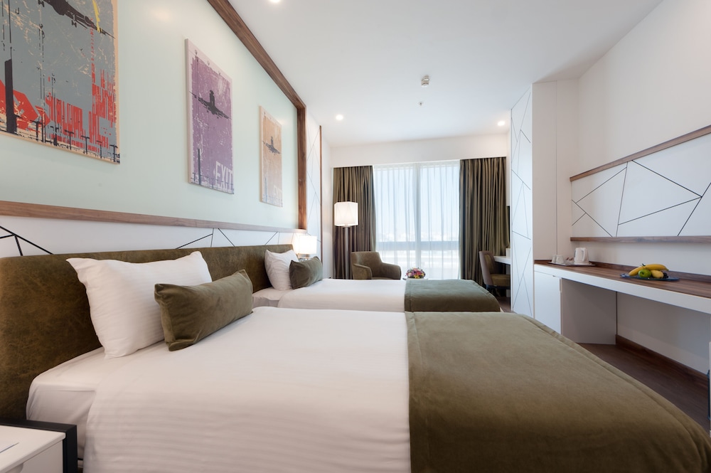 ISG Airport Hotel 12/63