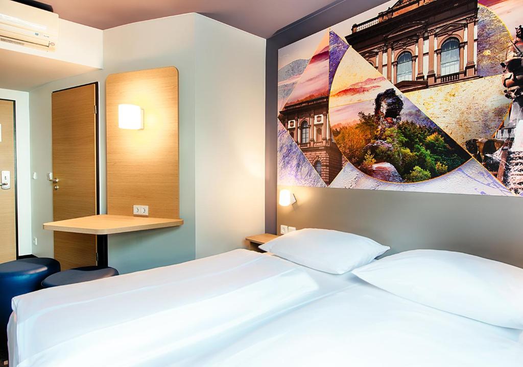 Standard, Twin Beds