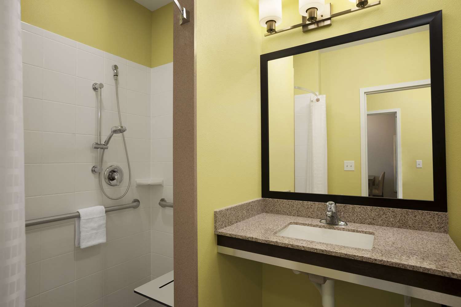Sleep Inn & Suites Altoona North 25/25