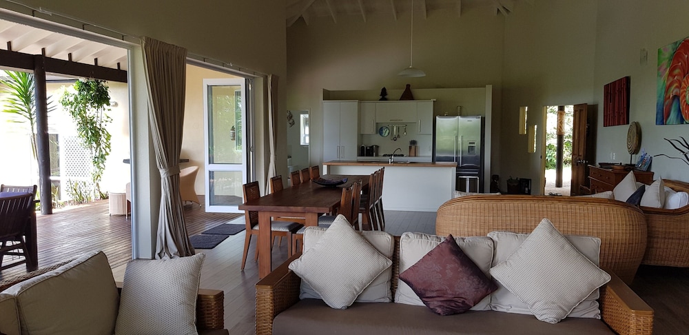 Muri Beach Resort 33/75
