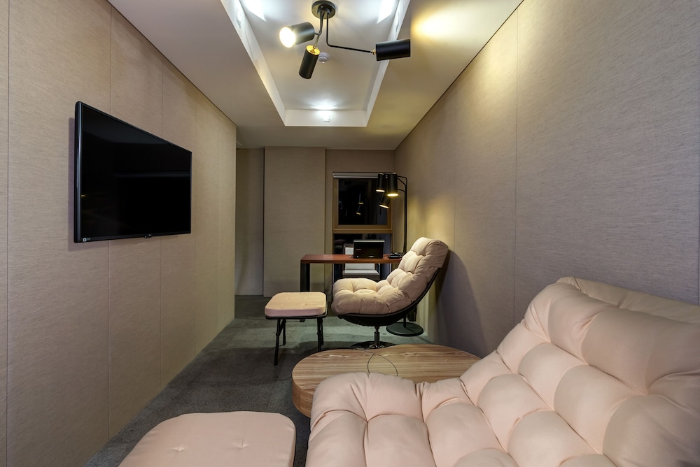Capace Hotel 56/73