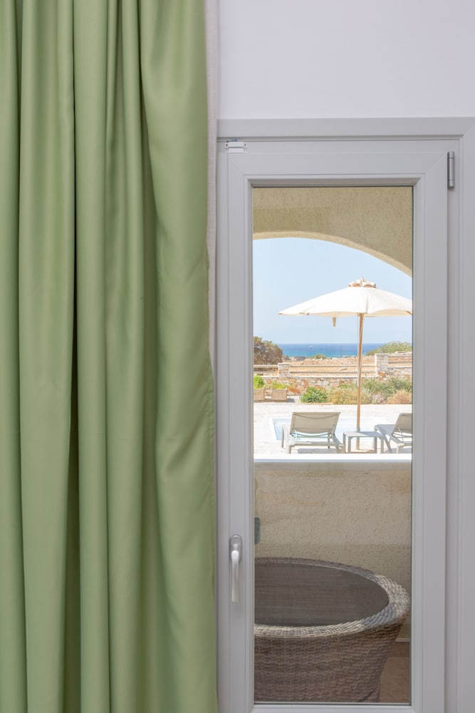 Sun and Moon Villas and Suites 31/72