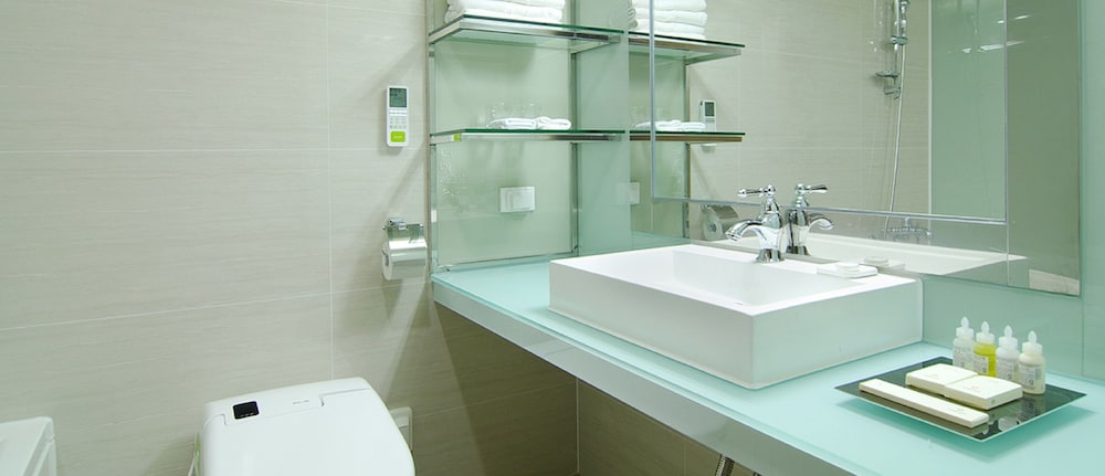 The Class 300 Hotel and Condominium 34/36
