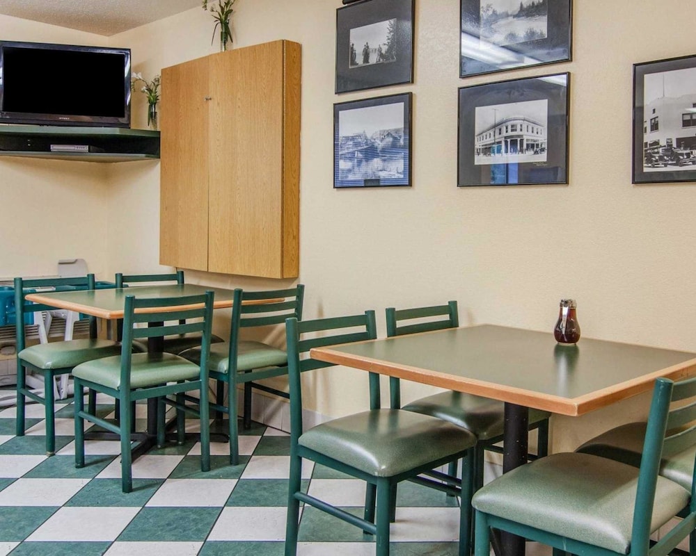Quality Inn and Suites Medford Airport 40/51
