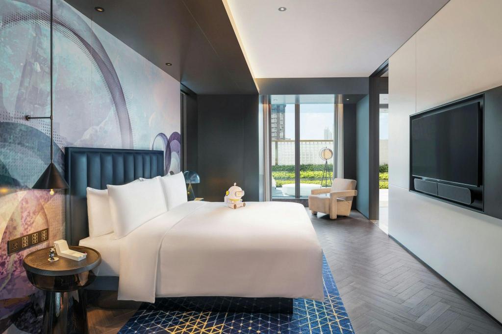 1 Bedroom, Signature, Wow, Suite, King Bed, City View, Balcony, Terrace