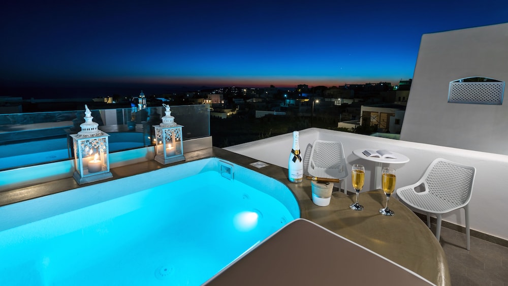 White Harmony Suites 7/69