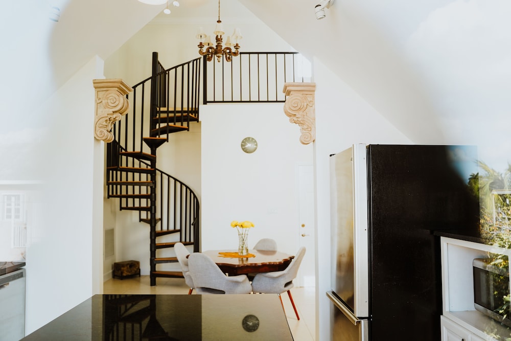 Shangri-La Bed & Breakfast 4/50