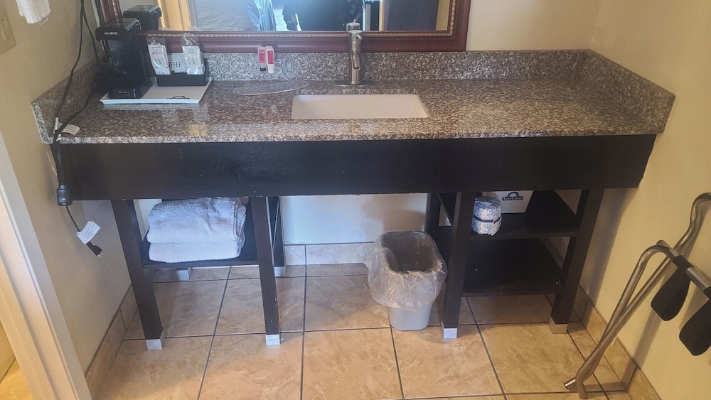 Days Inn by Wyndham Newton MS/I-20 22/23