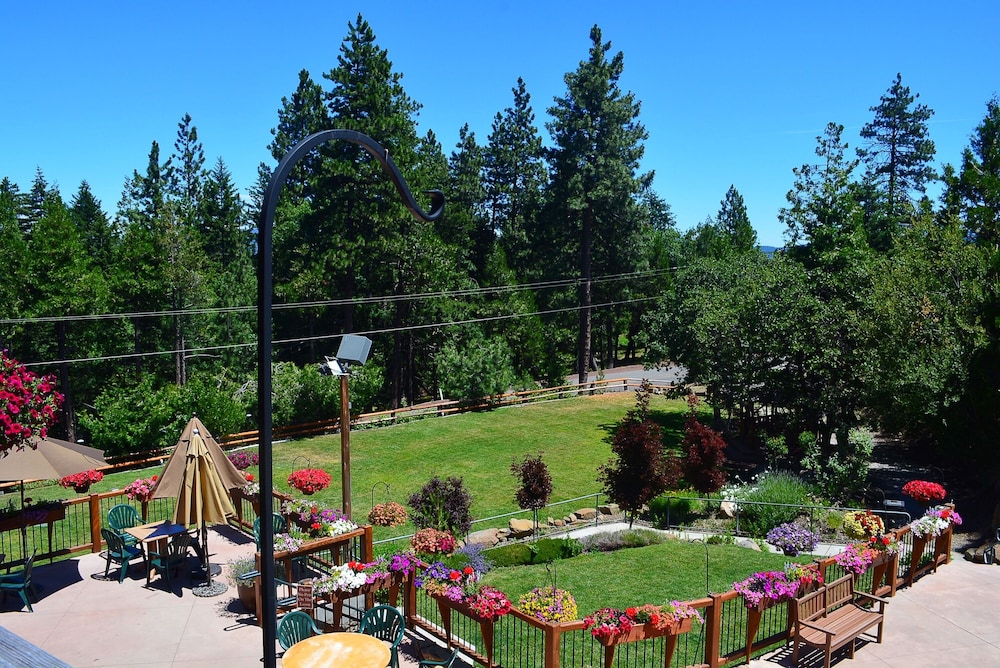 Callahan s Mountain Lodge 68/78