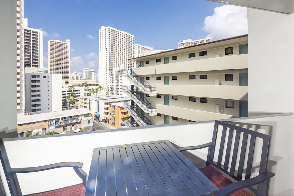 Castle Waikiki Grand Hotel 5/70