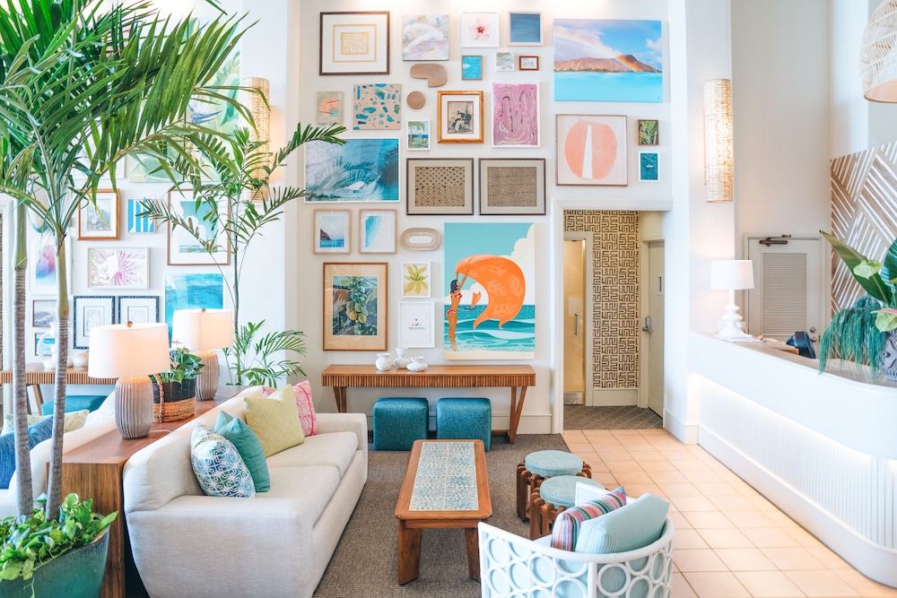 Kaimana Beach Hotel 24/50
