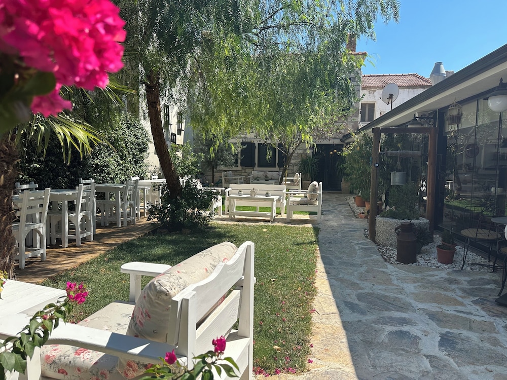 Urla Tas Konak Otel 38/50