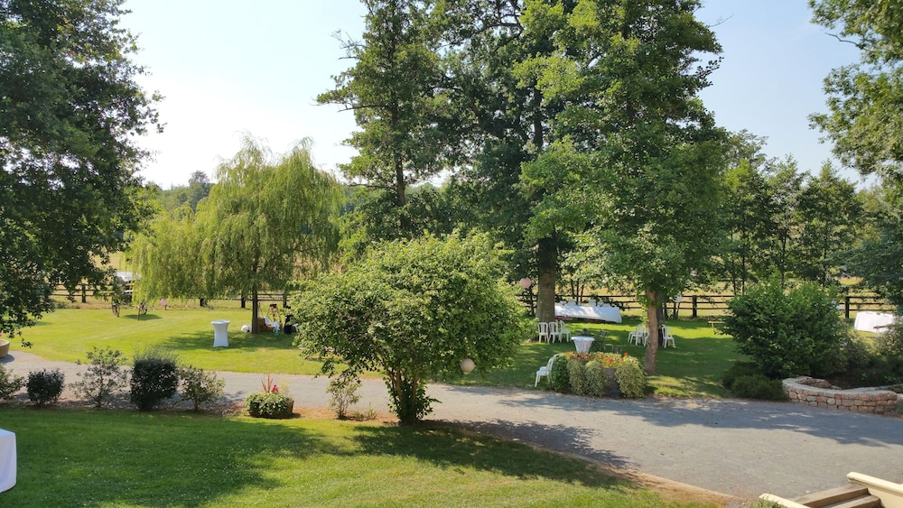 Domaine De La Tour 35/39