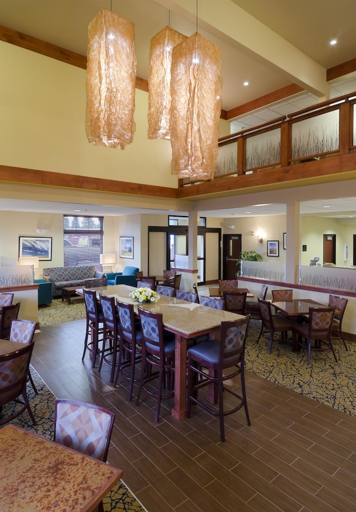 Best Western Golden Prairie Inn & Suites 29/38